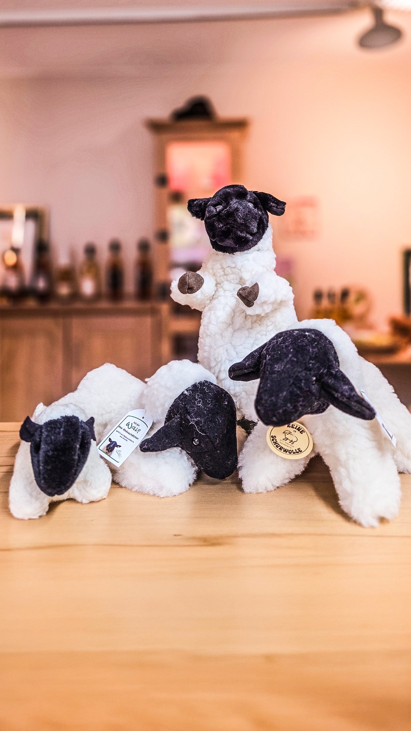 Plüschschaf Wolli liegend - mit echter Rhönschafwolle